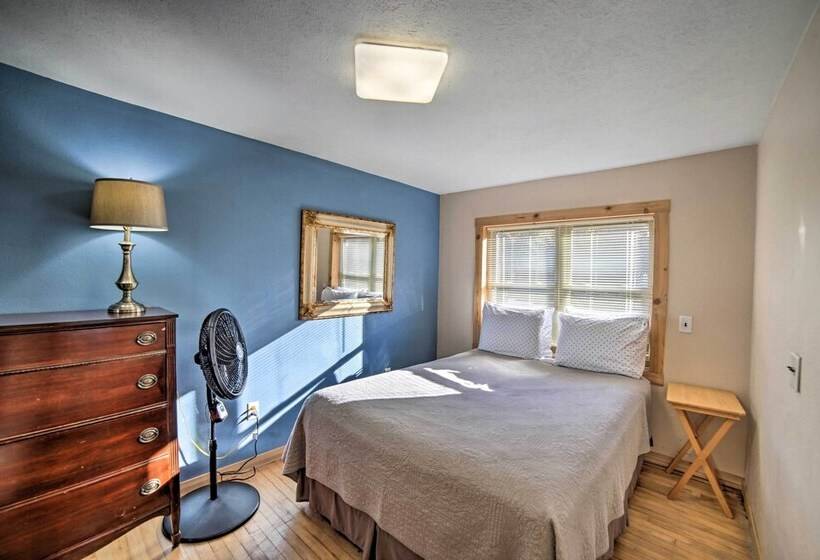 Cabin On Powell Lake W/ On Site Snowmobile Trails!