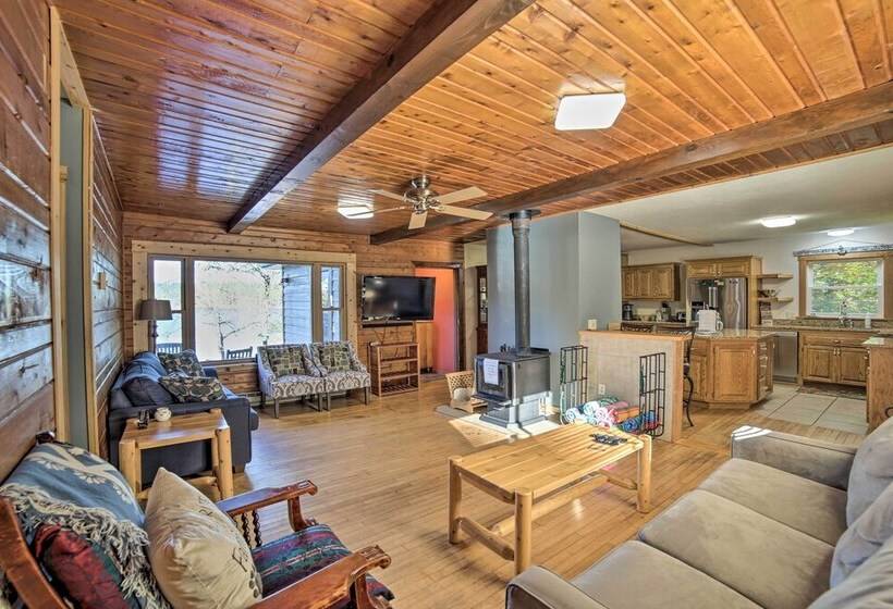 Cabin On Powell Lake W/ On Site Snowmobile Trails!