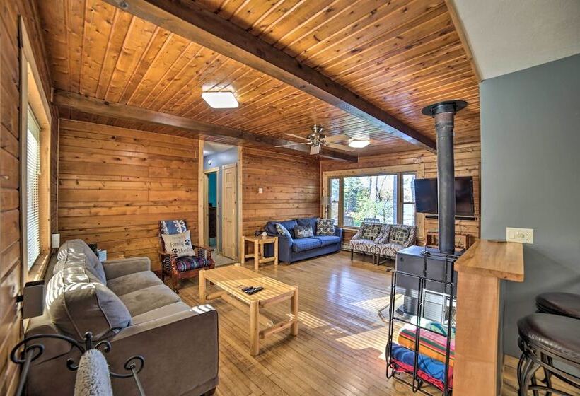 Cabin On Powell Lake W/ On Site Snowmobile Trails!