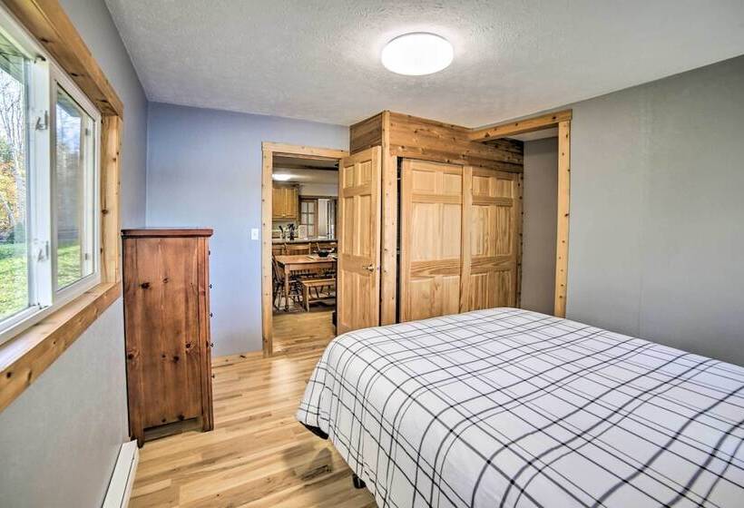 Cabin On Powell Lake W/ On Site Snowmobile Trails!