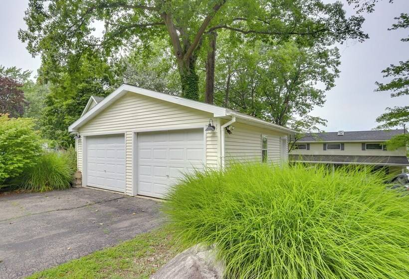 Waterfront Cable Lake Cabin W/ Grill!