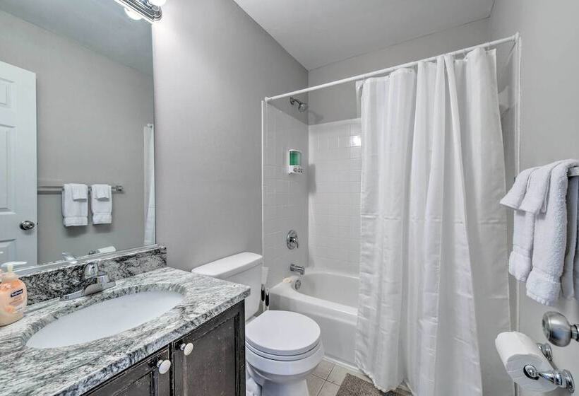 Charlotte Family Retreat W/ Deck, Near Uncc!