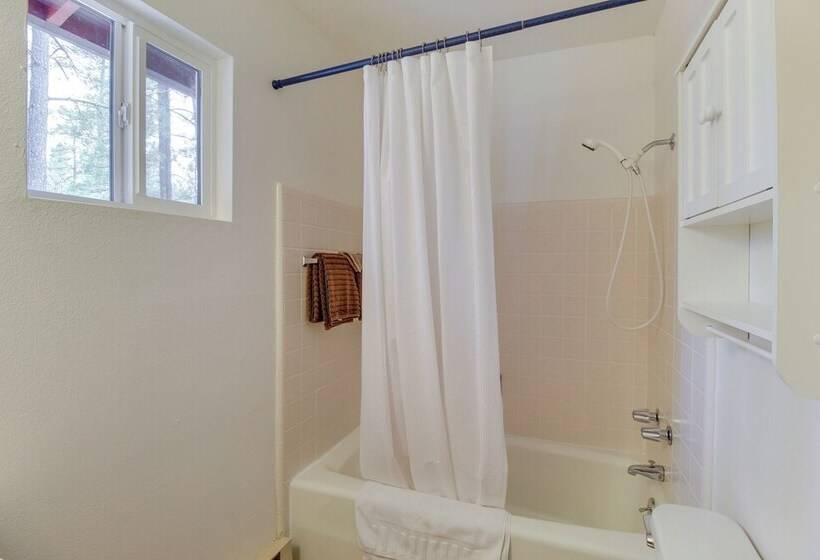 Near Golf & Hiking: Updated Country Club Cabin!