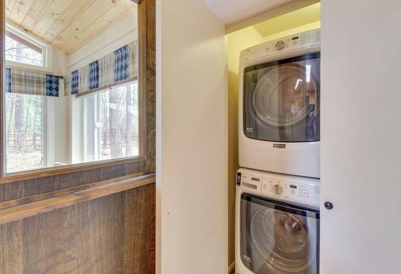 Near Golf & Hiking: Updated Country Club Cabin!