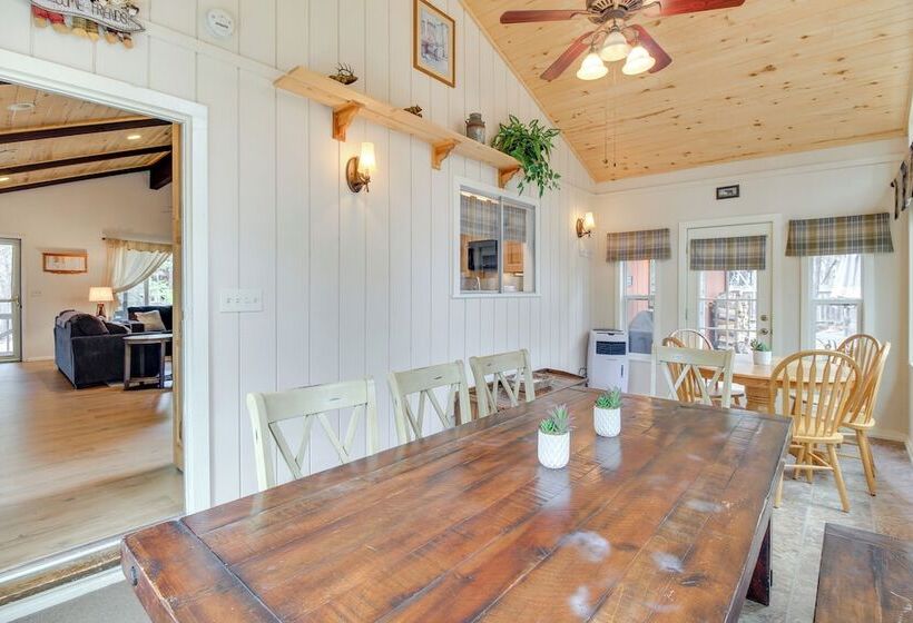 Near Golf & Hiking: Updated Country Club Cabin!