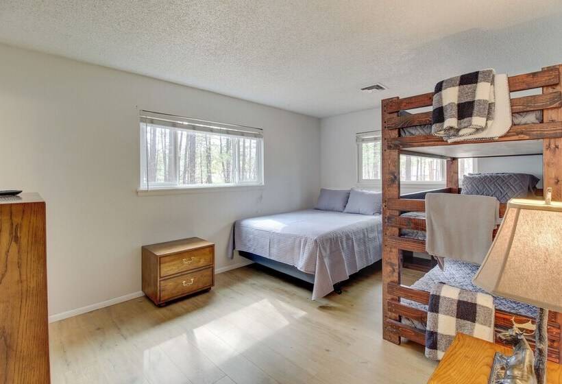 Near Golf & Hiking: Updated Country Club Cabin!