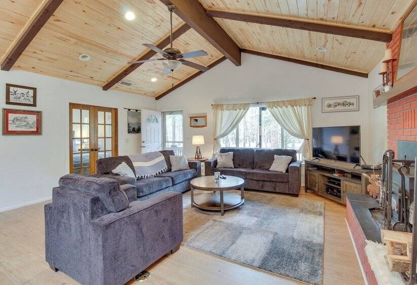 Near Golf & Hiking: Updated Country Club Cabin!