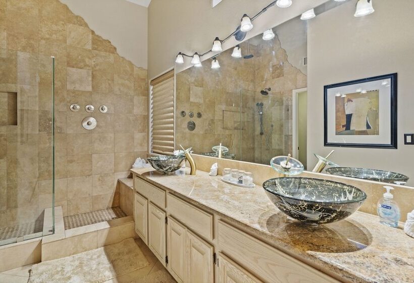 Upscale Phoenix Oasis W/ Small Private Pool & Spa!