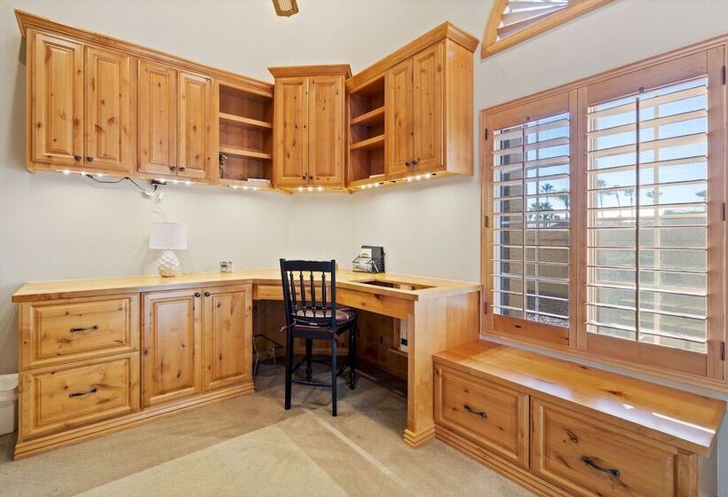 Upscale Phoenix Oasis W/ Small Private Pool & Spa!