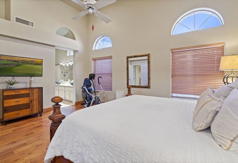 Upscale Phoenix Oasis W/ Small Private Pool & Spa!