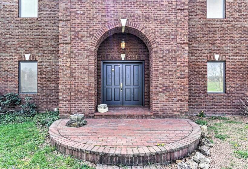 Spacious Mcarthur Home: Private Hot Tub + Pond!