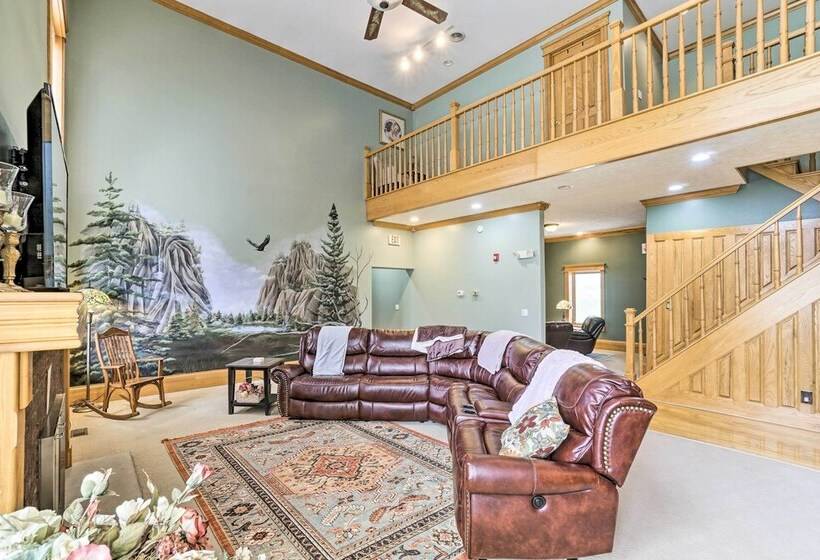 Spacious Mcarthur Home: Private Hot Tub + Pond!