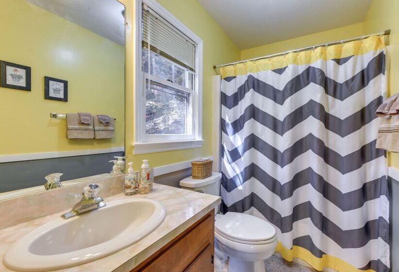 Villa Labri: Magical Maggie Valley Escape!