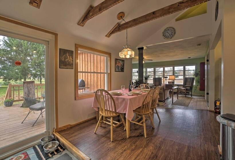 Vintage Farmhouse ~ 2 1/2 Mi To Mount Pleasant Ski