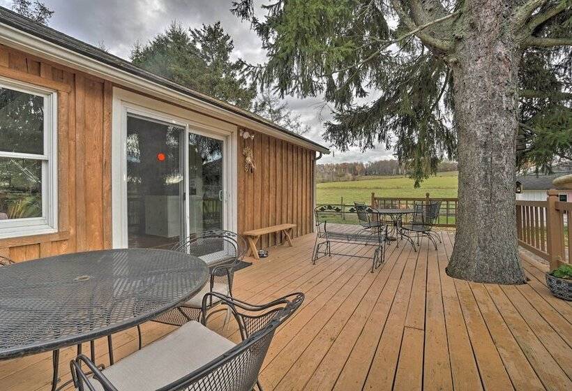 Vintage Farmhouse ~ 2 1/2 Mi To Mount Pleasant Ski