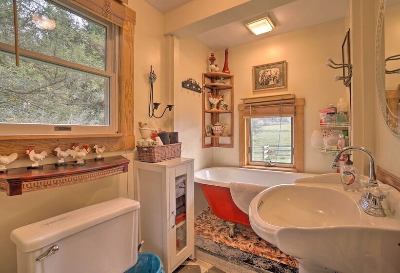 Vintage Farmhouse ~ 2 1/2 Mi To Mount Pleasant Ski