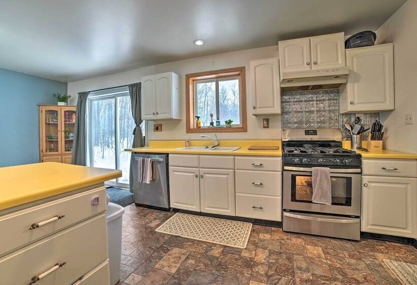 Warm & Welcoming Family Home Near Jose Lake!