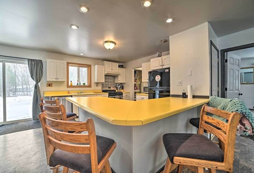Warm & Welcoming Family Home Near Jose Lake!