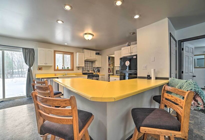 Warm & Welcoming Family Home Near Jose Lake!