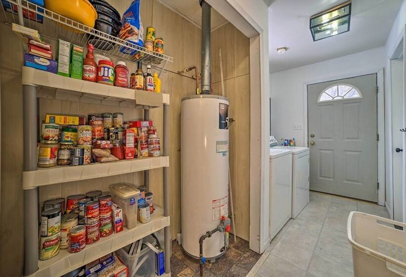 Warm & Welcoming Family Home Near Jose Lake!