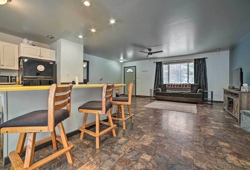 Warm & Welcoming Family Home Near Jose Lake!