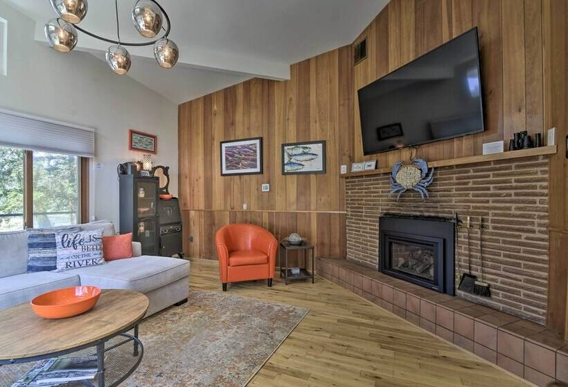 Waterfront Troutdale Hideaway: Sandy River Fishing