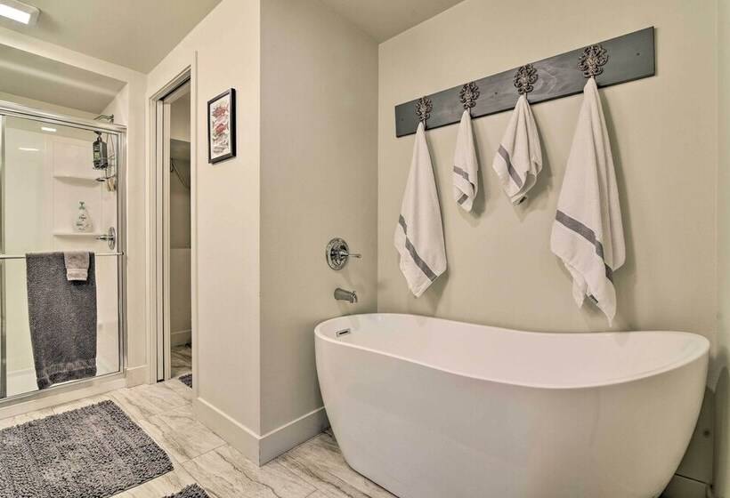 Waterfront Troutdale Hideaway: Sandy River Fishing