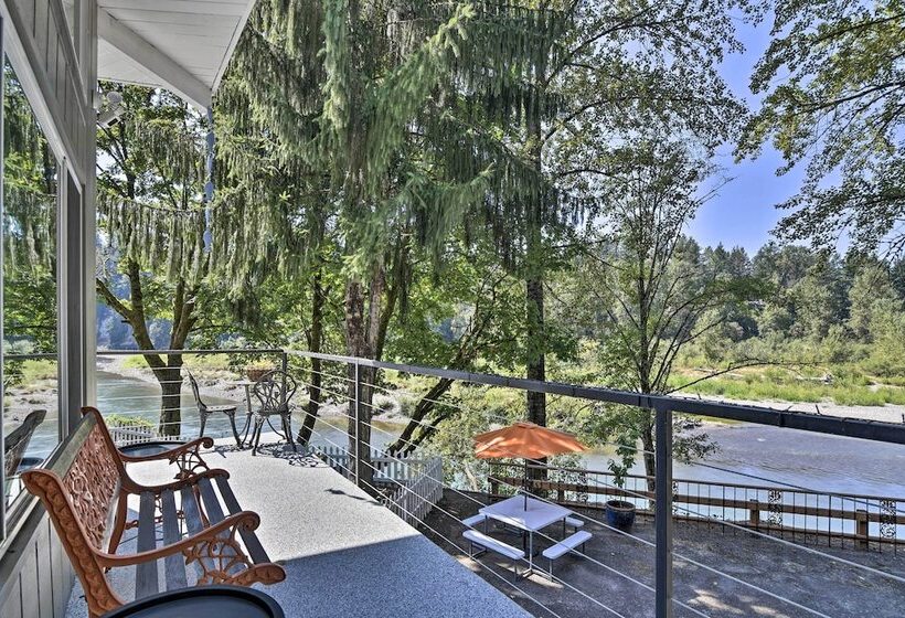 Waterfront Troutdale Hideaway: Sandy River Fishing