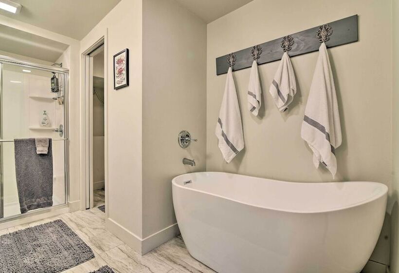 Waterfront Troutdale Hideaway: Sandy River Fishing