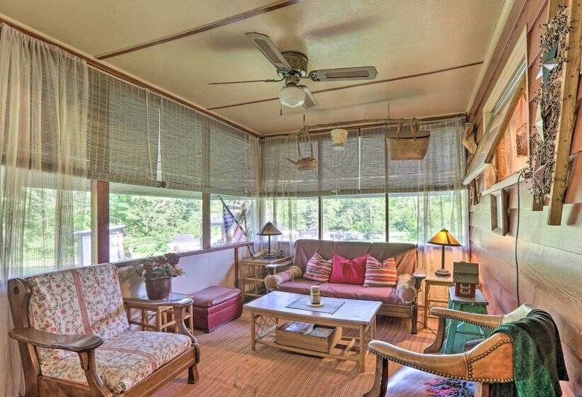 Wee Humble Cottage W/ Area Hunting + Canoeing!