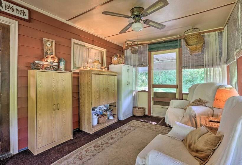 Wee Humble Cottage W/ Area Hunting + Canoeing!