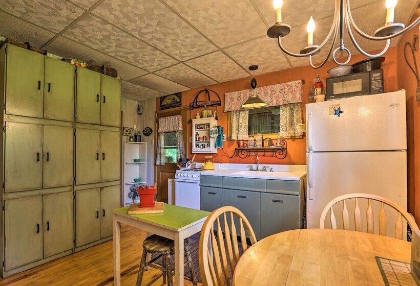 Wee Humble Cottage W/ Area Hunting + Canoeing!