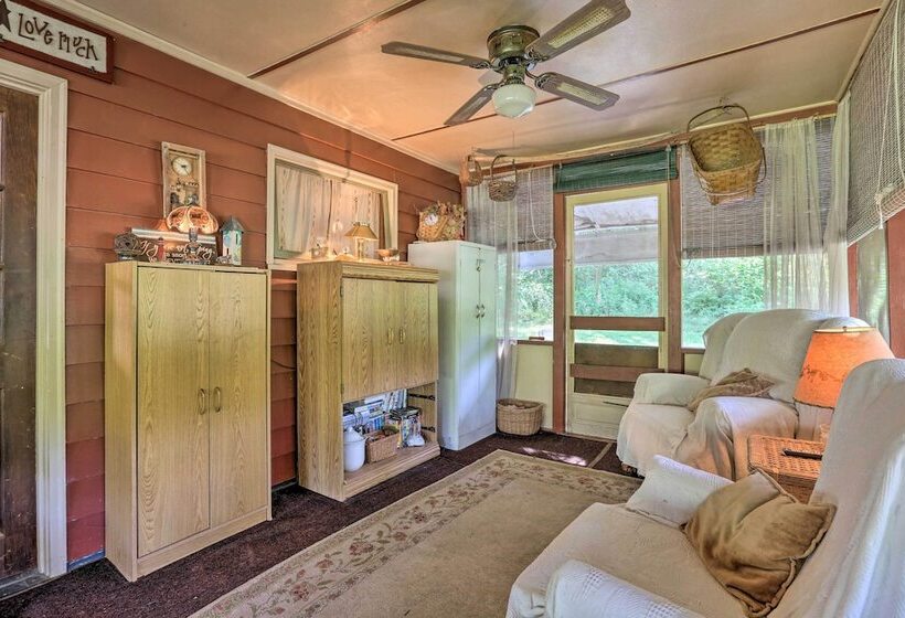 Wee Humble Cottage W/ Area Hunting + Canoeing!