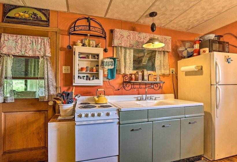 Wee Humble Cottage W/ Area Hunting + Canoeing!