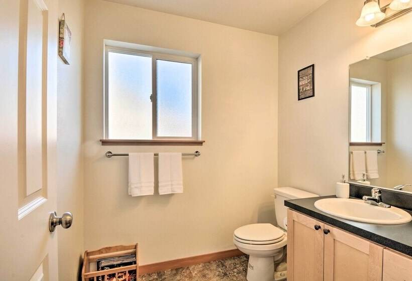 Welcoming Medford Home Near Parks & Downtown!