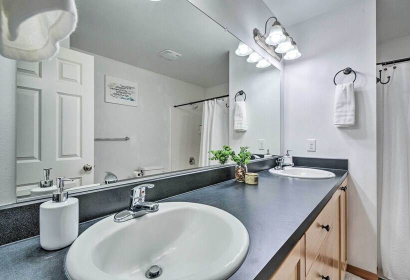 Welcoming Medford Home Near Parks & Downtown!