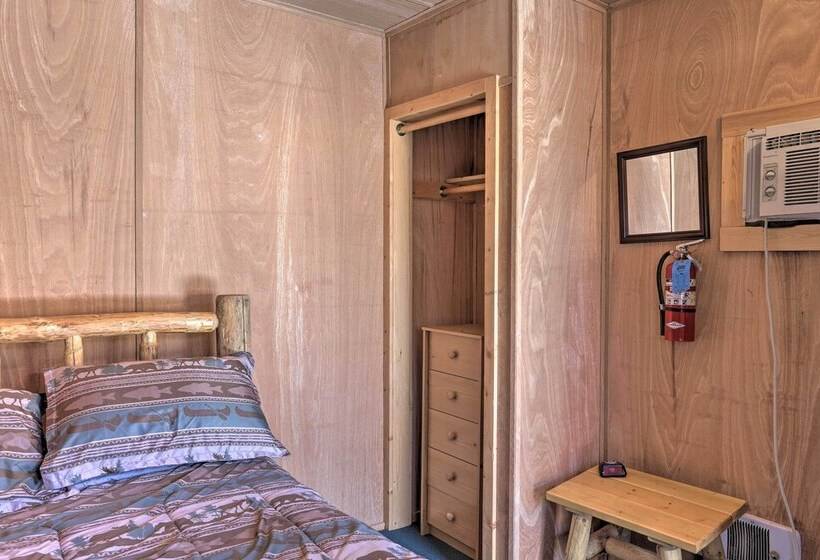 Whitewood Cabin: Deck, Gas Grill & Hot Tub!