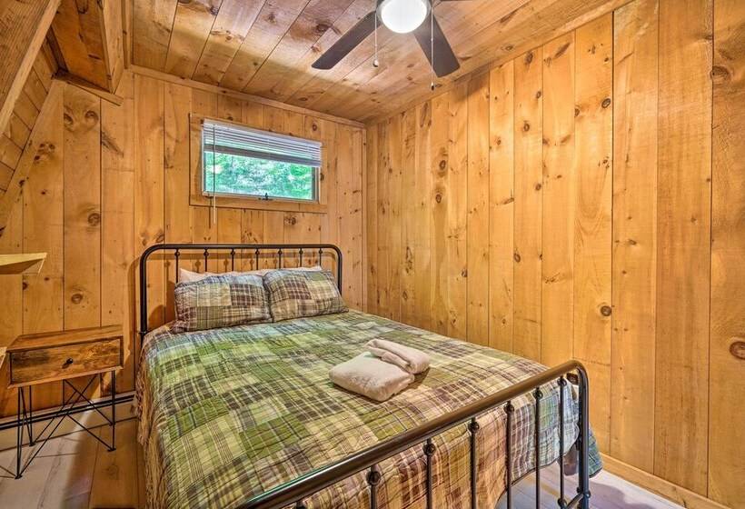 Wilmington Chalet W/ Hot Tub < 8 Mi To Mount Snow!