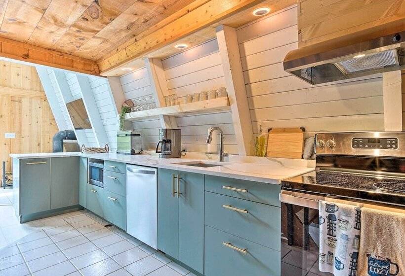 Wilmington Chalet W/ Hot Tub < 8 Mi To Mount Snow!