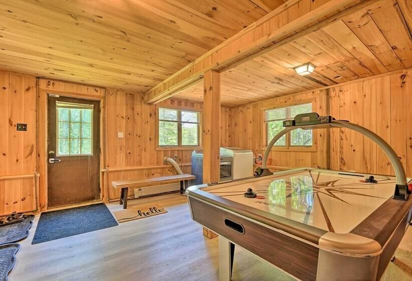 Wilmington Chalet W/ Hot Tub < 8 Mi To Mount Snow!