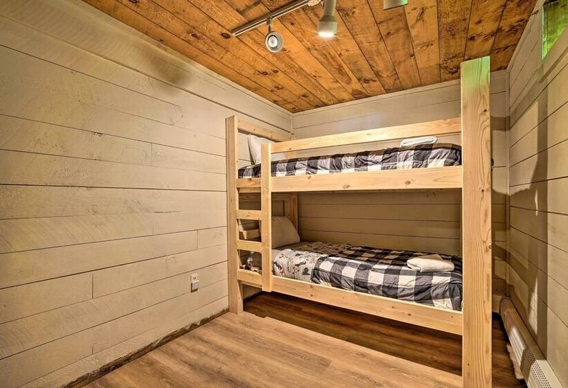 Wilmington Chalet W/ Hot Tub < 8 Mi To Mount Snow!