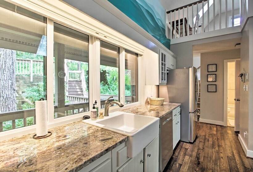 Wintergreen Resort Home W/ 2 Decks + Ski Access!