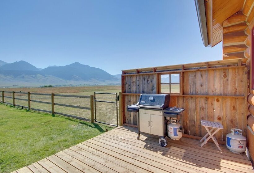Yellowstone Cabin W/ Stunning Mountain Views
