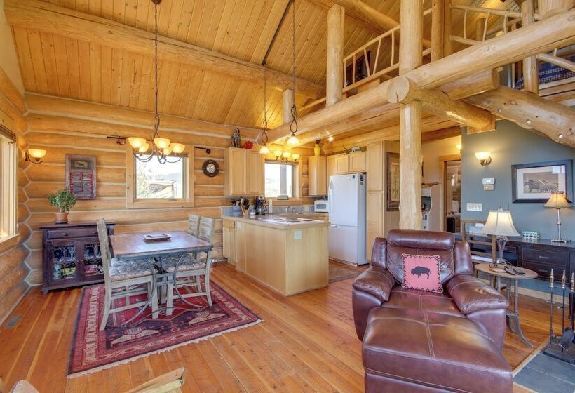 Yellowstone Cabin W/ Stunning Mountain Views