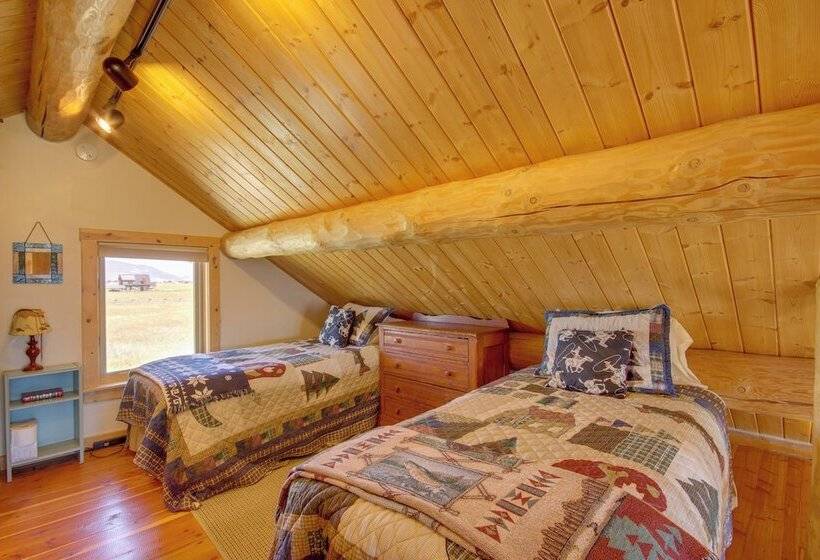 Yellowstone Cabin W/ Stunning Mountain Views