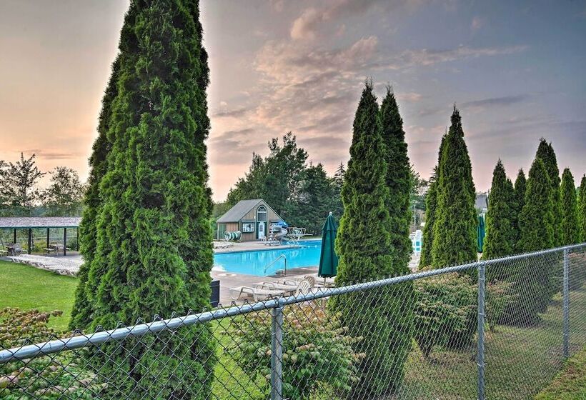 Tobyhanna Home W/ Hot Tub & Resort Amenities