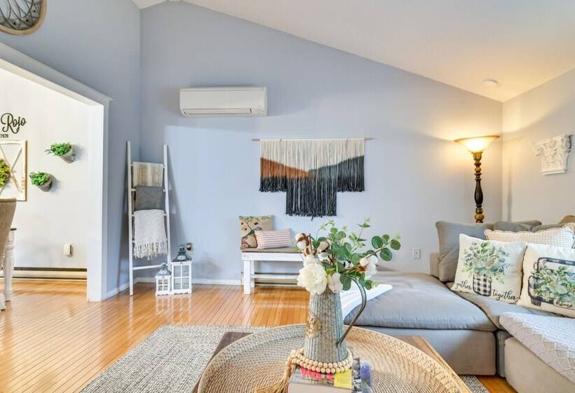 Tobyhanna Home W/ Hot Tub & Resort Amenities