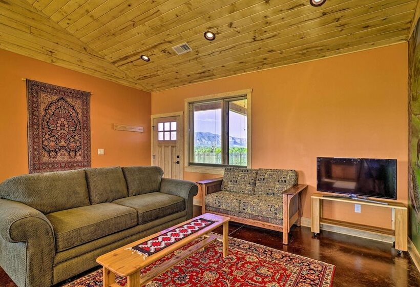 Arkansas River Valley Casita: 9 Acre Hayfield!