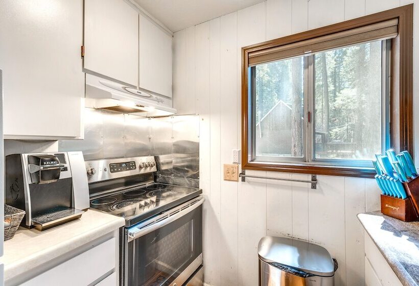 Arnold Cabin W/ Deck: Near White Pines Lake