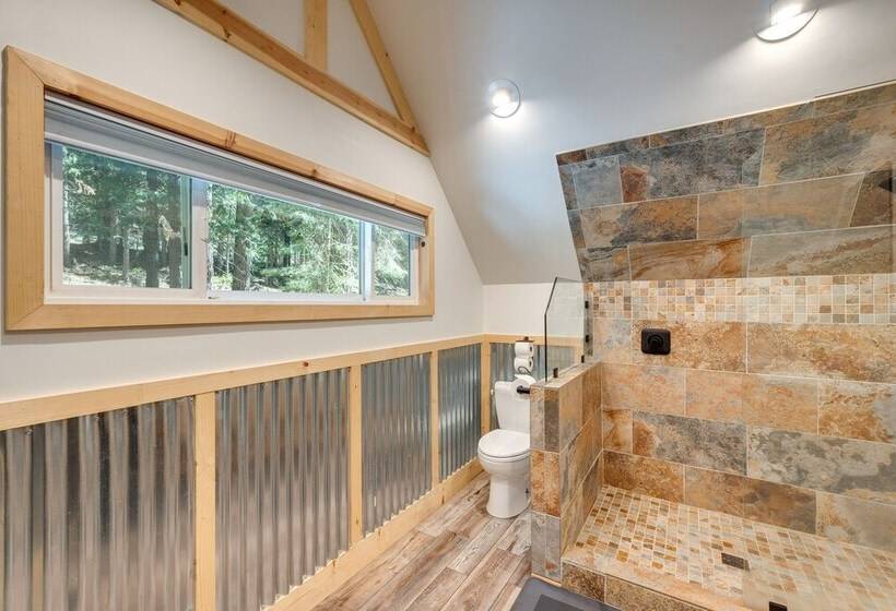 Arnold Cabin W/ Deck: Near White Pines Lake